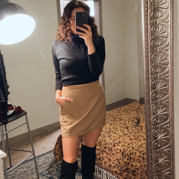 Tan Wool Skirt.. with POCKETS 🥳 - Picture 2 of 5